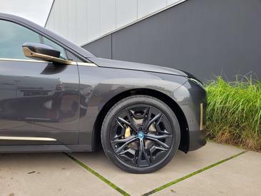 BMW IX XDrive40 — photo 33