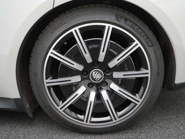 Porsche Taycan 4S — photo 15