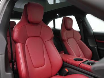 Porsche Taycan 4S — photo 28