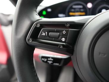 Porsche Taycan 4S — photo 35