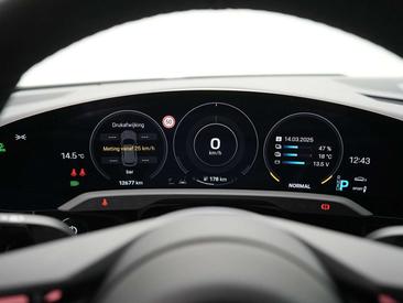 Porsche Taycan 4S — photo 36
