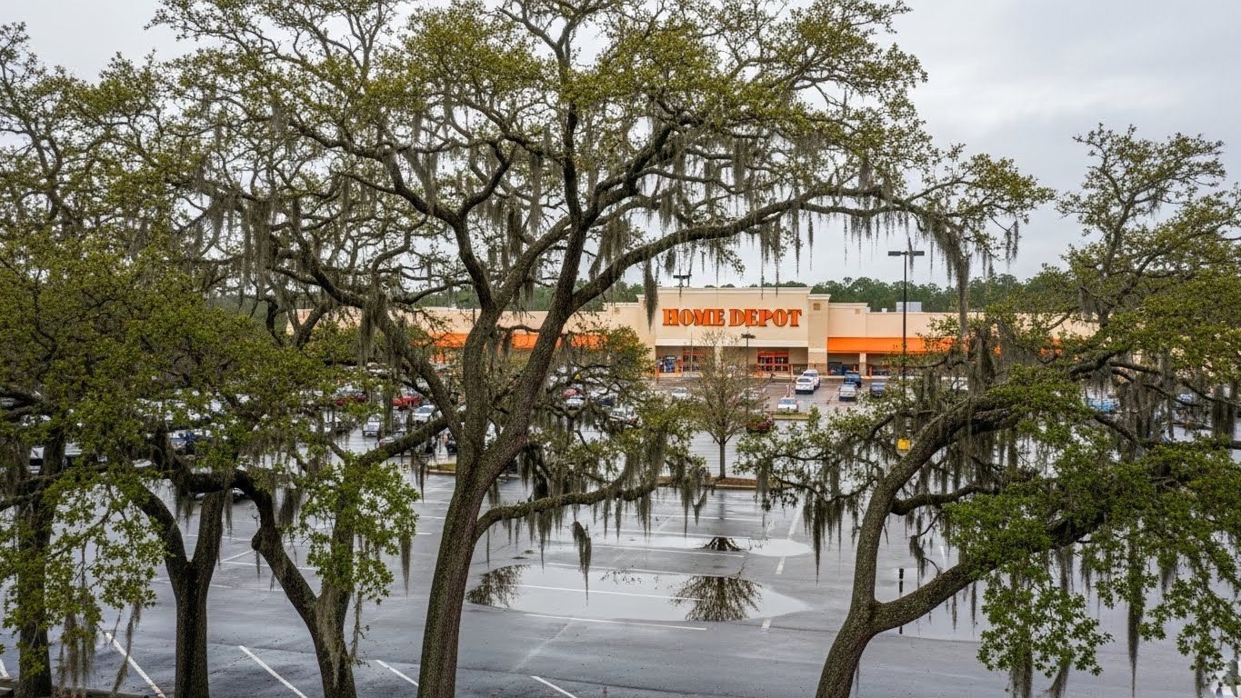 Home Depot Oakleaf Store Features and Access