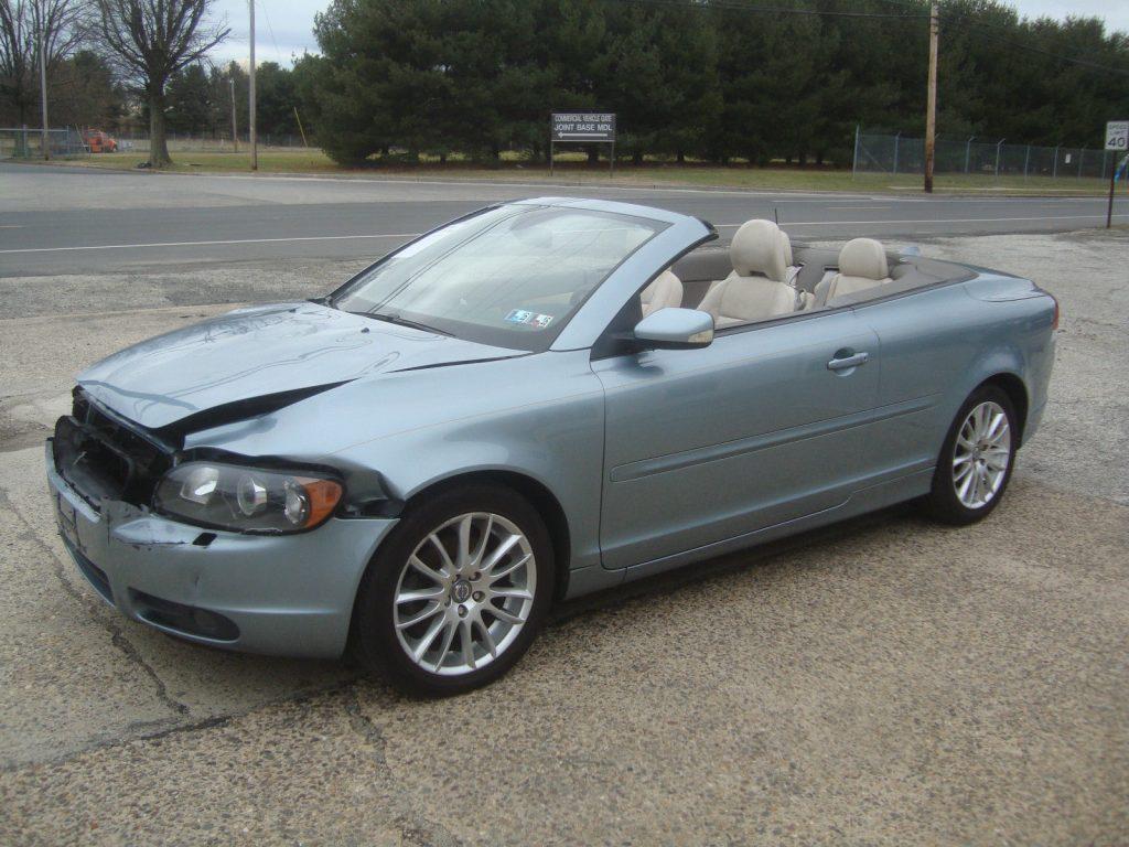 Lightly damaged 2007 Volvo C70 Convertible Rebuildable Repairable