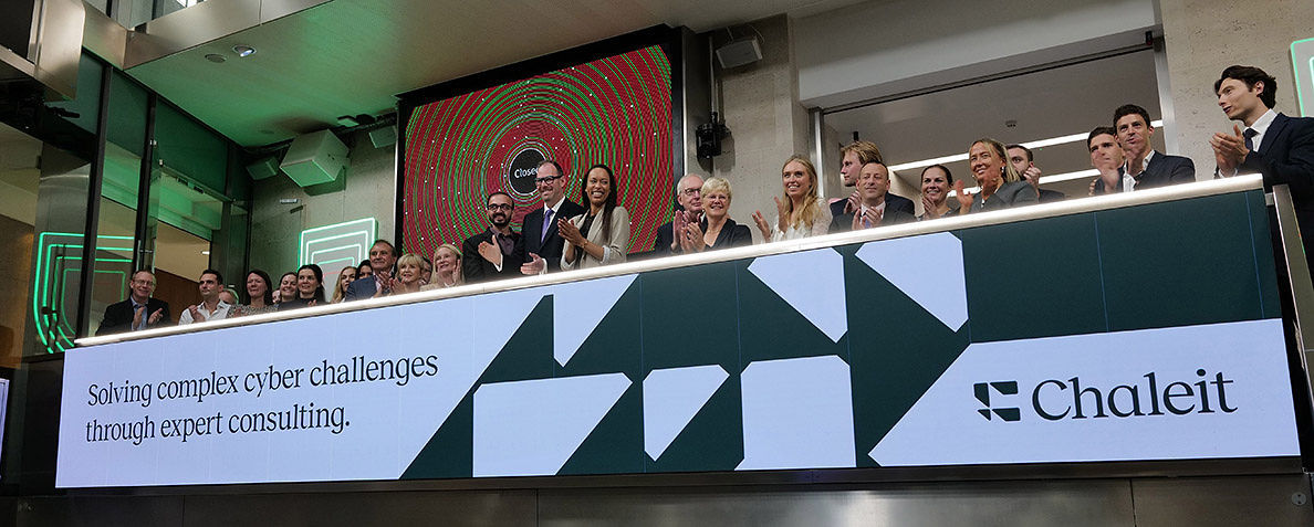 Chaleit management at the market close ceremony.