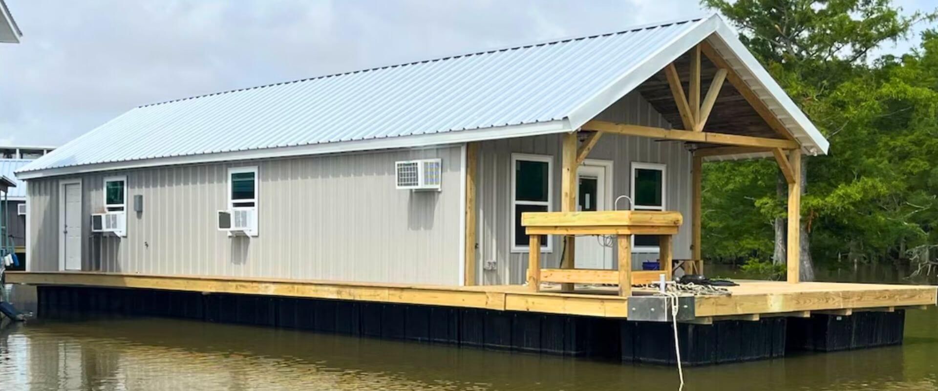 Boscoyo houseboat Venice LA Lodging for 10-15