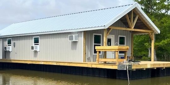 Boscoyo houseboat Venice LA Lodging for 10-15
