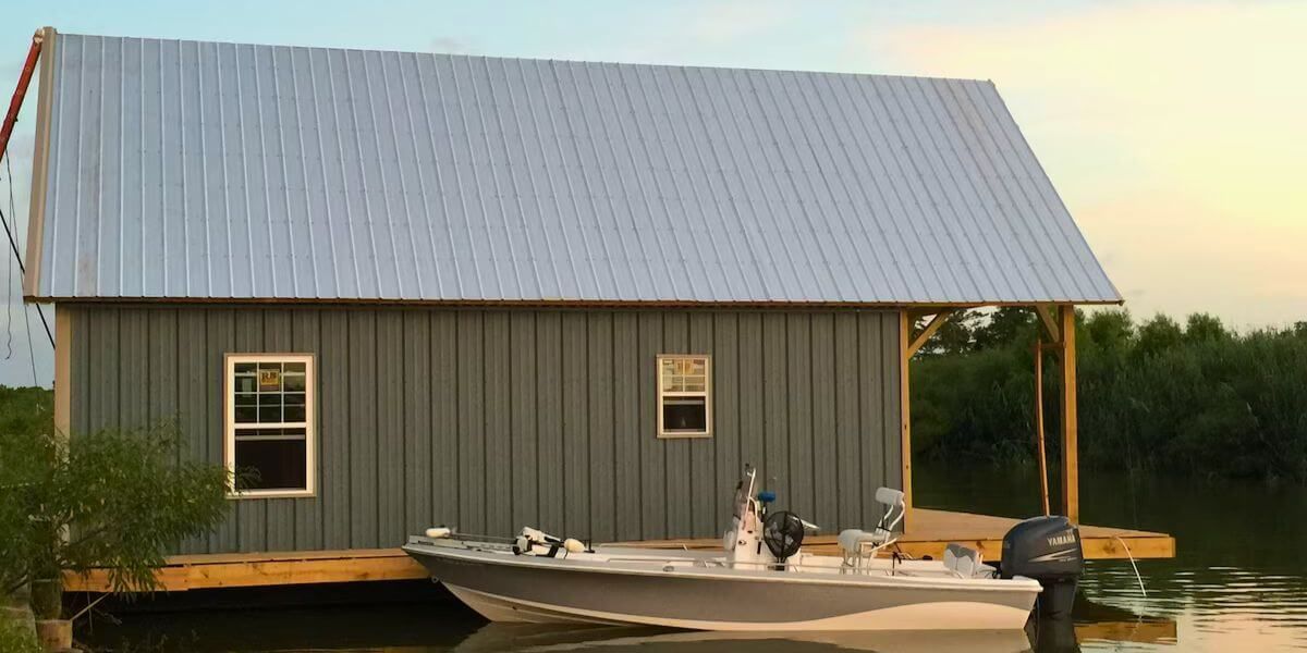 Houseboat Venice LA Lodging for 6 to 11 people