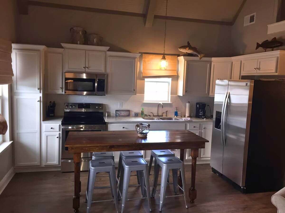 Joat 1 Kitchen: Venice, LA Houseboat Rentals