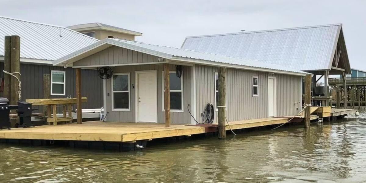 JOAT 2: Venice, LA Houseboat Rentals