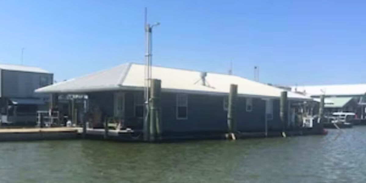 The Pearl Houseboat Venice LA Lodging for up to 9
