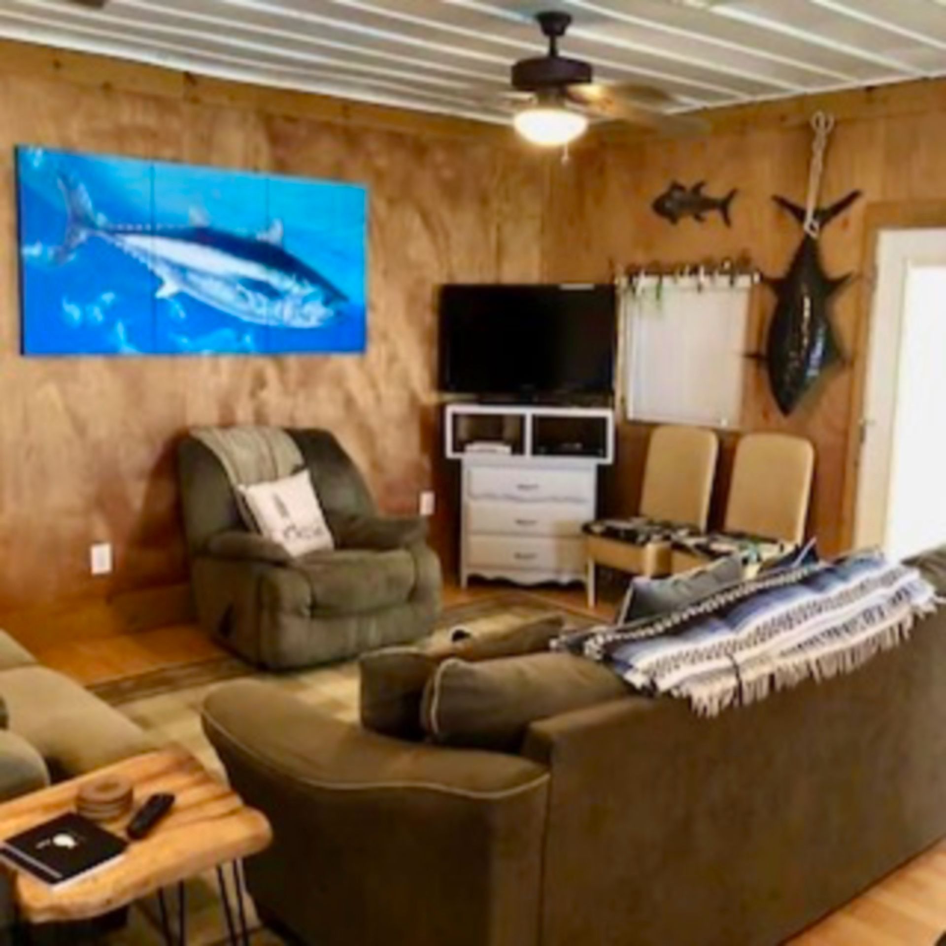 Deep sea fishing charter lodging