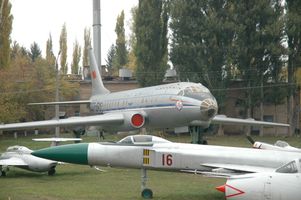 File:Kyiv Aviation Museum 2009 Tu-104.jpg File:Kyiv Aviation Museum 2009 Tu-104.jpg