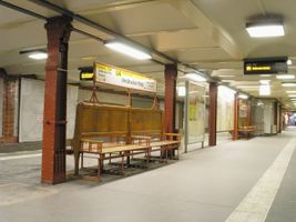 File:Berliner U-Bahnhof Innsbrucker Platz (Sitzbank).jpg File:Berliner U-Bahnhof Innsbrucker Platz (Sitzbank).jpg