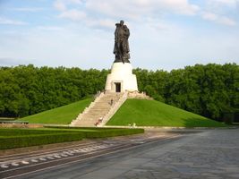 File:Berlin Treptow Ehrenmal 07.jpg File:Berlin Treptow Ehrenmal 07.jpg