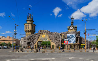 File:Moscow 05-2017 img25 Zoo main entrance.jpg File:Moscow 05-2017 img25 Zoo main entrance.jpg