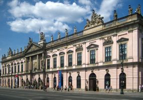 File:Berlin, Mitte, Unter den Linden, Zeughaus 09.jpg File:Berlin, Mitte, Unter den Linden, Zeughaus 09.jpg