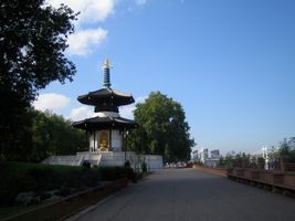 File:Peace Pagoda Battersea Park.jpg File:Peace Pagoda Battersea Park.jpg