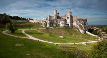 File:Ogrodzieniec zamek 2.jpg File:Ogrodzieniec zamek 2.jpg