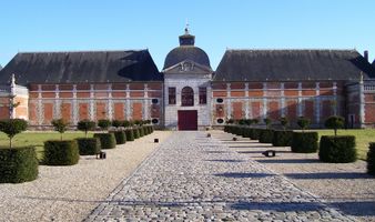 File:Chateau du Champ-de-Bataille entrance.jpg File:Chateau du Champ-de-Bataille entrance.jpg