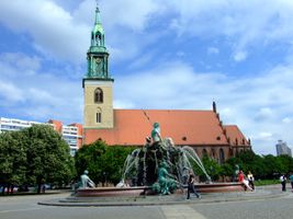 File:Berlín, Mitte, kostel Marienkirche a Neptunova kašna.jpg File:Berlín, Mitte, kostel Marienkirche a Neptunova kašna.jpg