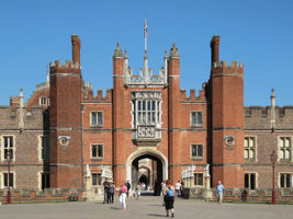 File:Great Gate, Hampton Court Palace.jpg File:Great Gate, Hampton Court Palace.jpg