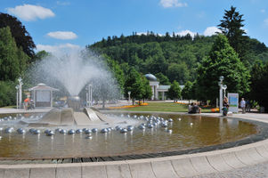 File:Singende Fontäne Marianske Lazne.jpg File:Singende Fontäne Marianske Lazne.jpg
