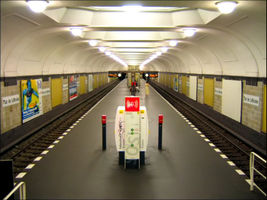 File:U-Bahn Berlin Platz der Luftbrücke Bahnsteighalle.jpg File:U-Bahn Berlin Platz der Luftbrücke Bahnsteighalle.jpg