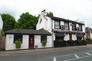 File:Joiners Arms, Woodside, SE25 (5717641899).jpg File:Joiners Arms, Woodside, SE25 (5717641899).jpg
