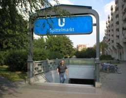 File:U-Bahn Berlin Spittelmarkt Eingang.jpg File:U-Bahn Berlin Spittelmarkt Eingang.jpg