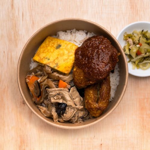 Golden Fried Chicken in Spicy Tomato Sauce Rice Bowl