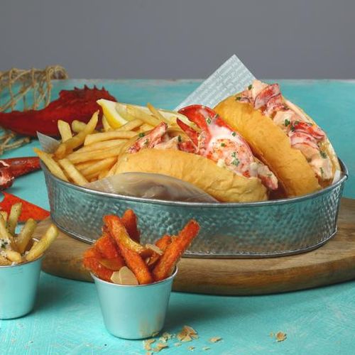 Live Lobster Roll with Cajun Fries (for 1 to 2 persons) *Top Selling