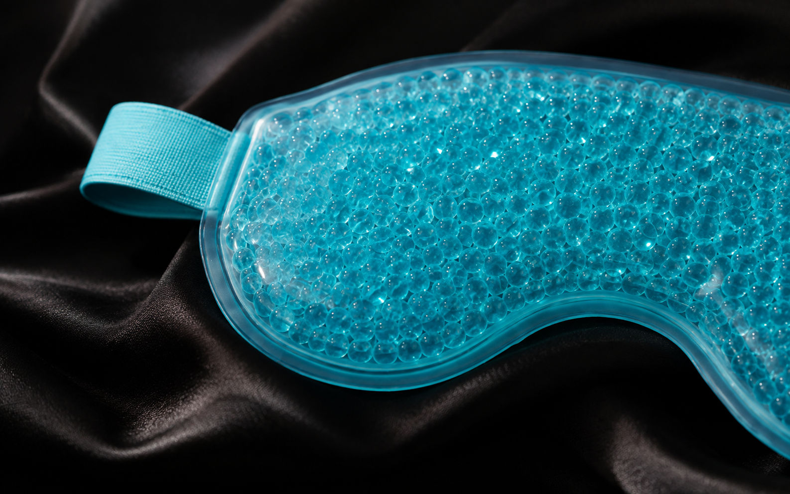 La face PVC du masque, côté billes de gel
