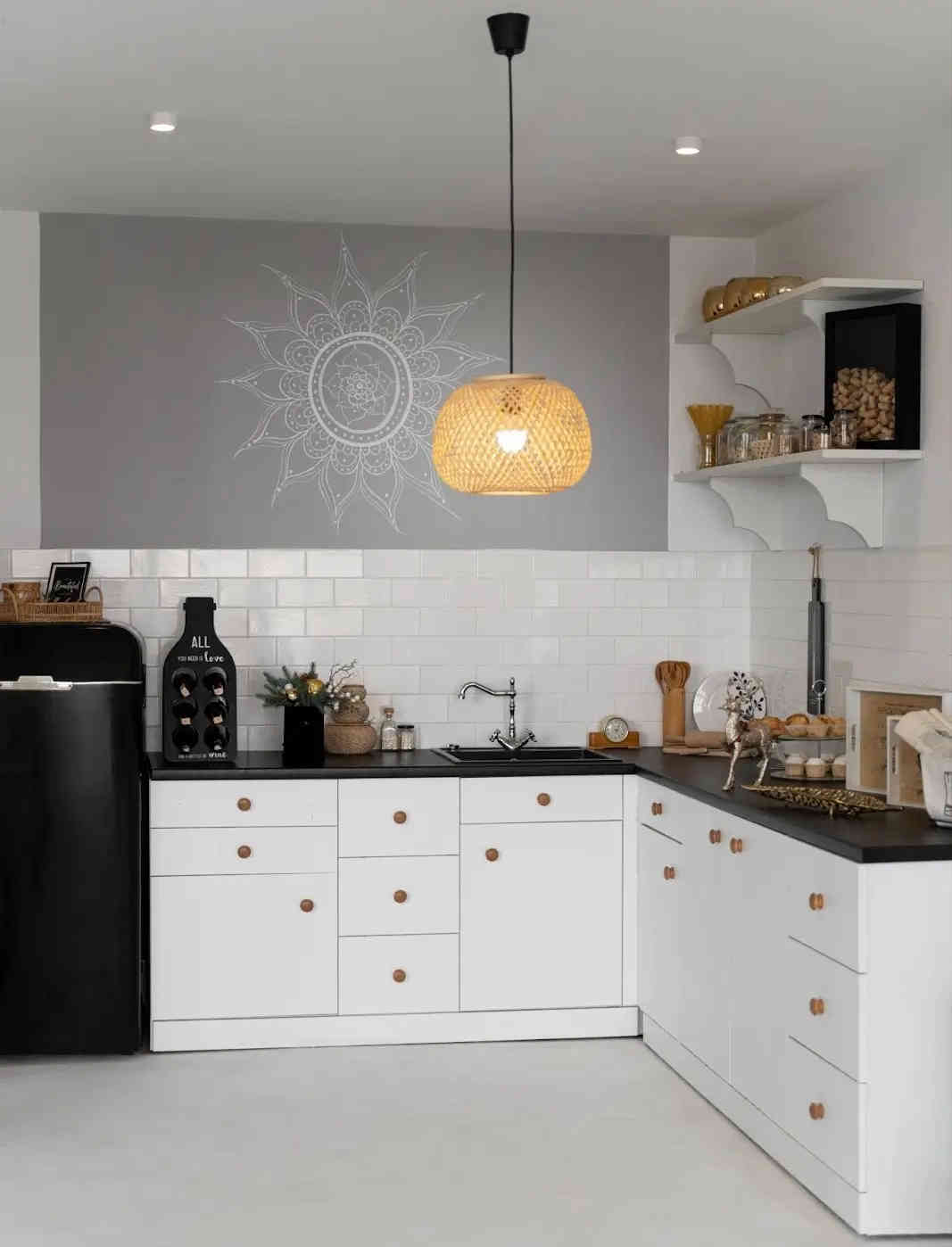 Stick to Light Colours and Natural Finishes