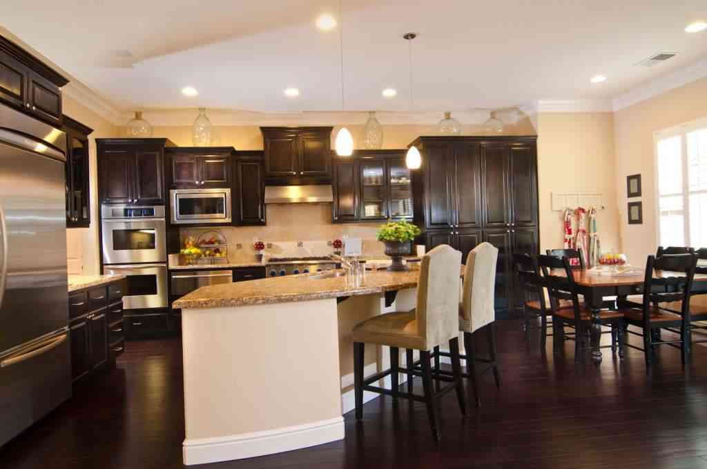 Traditional Kitchen cum Dining Room by Arka Interiors and Architecture ...