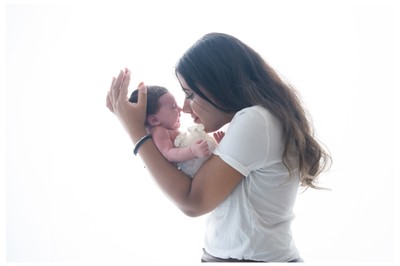 Athens maternity photoshoot for international mothers staying in Kolonaki and South Athens.