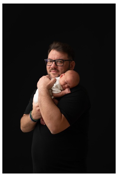 Katerina Drouka | Retratos familiares en Atenas – momentos naturales y auténticos entre padres e hijos.