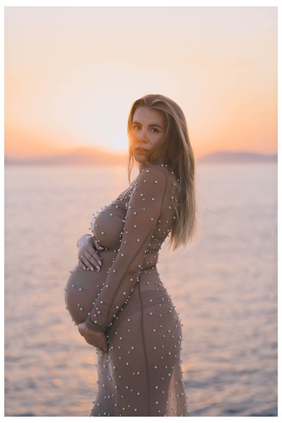 Elegant pregnancy photography in Athens, created in Kolonaki studio and beautiful outdoor locations across the Athenian Riviera.