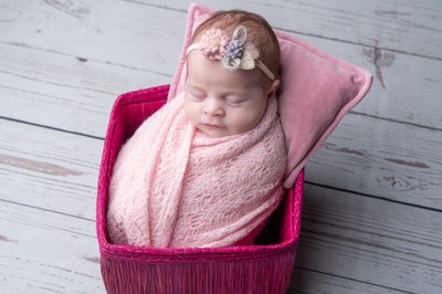 The beauty of new beginnings. Newborn Photography in Athens by Katerina Drouka – soft, timeless, emotional