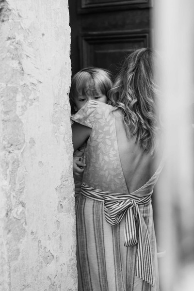 Η εκκλησία της Αθήνας γίνεται φόντο για αξέχαστες φωτογραφίες βάπτισης.