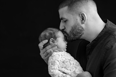 father and daughter photography session newborn