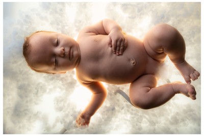 Newborn photography in Athens by a professional baby photographer – warm, safe studio sessions in Kolonaki. 