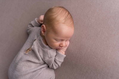 Katerina Drouka | Newborn photography in Kolonaki and across Attica – capturing timeless memories of your little one.