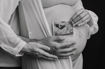 μητέρα έγκυος φωτογράφιση   μητρότητα