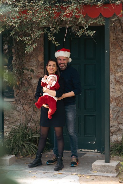 Φωτογράφιση οικογένειας στο Κολωνάκι και σε όλη την Αττική – μοναδικές στιγμές αγάπης και χαράς.