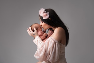 Katerina Drouka | Family photoshoot in Kolonaki – portraits that tell your story of love