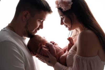Newborn family photography filled with love and emotion.