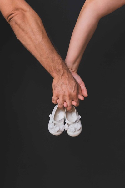 Katerina Drouka | 雅典家庭人像摄影 – 捕捉父母与孩子之间自然真挚的瞬间