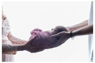 Little hands, big dreams ✨ Newborn photoshooting στο Κολωνάκι με την Κατερίνα Δρούκα.