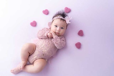 Timeless newborn portraits created with love in Athens.