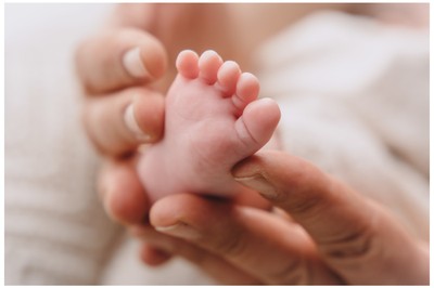 Portraits intemporels de nouveau-né réalisés dans mon studio à Kolonaki à Athènes.